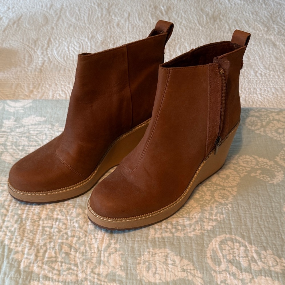 Toms Chestnut Ankle Booties
